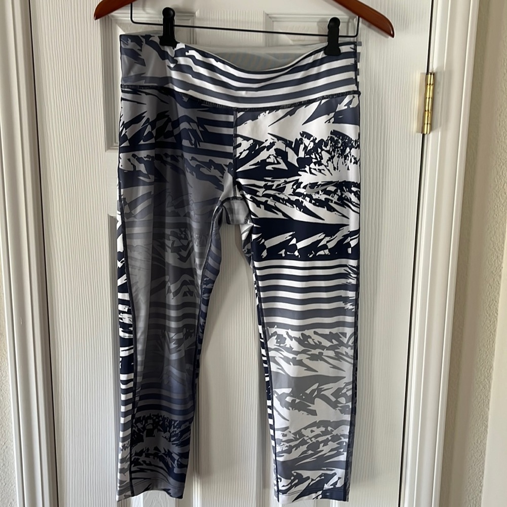 Nike Dry-fit Women’s Crop Ombré Tights-Navy-Blue/Grey/White